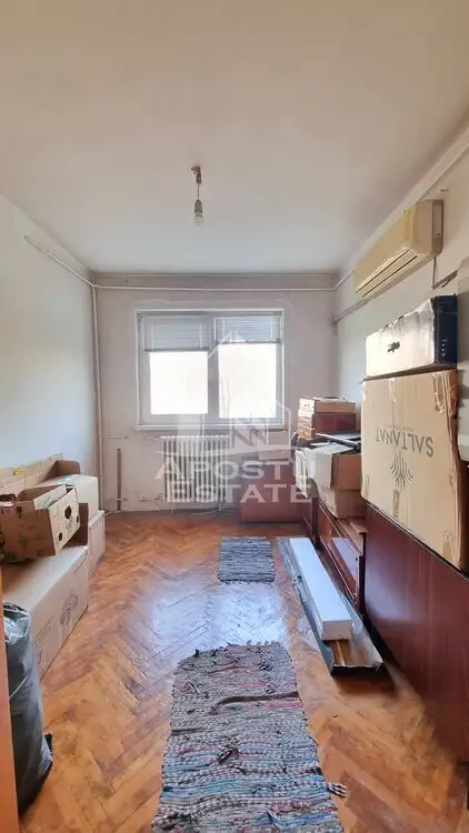 Apartament cu 3 camere, zona Dacia