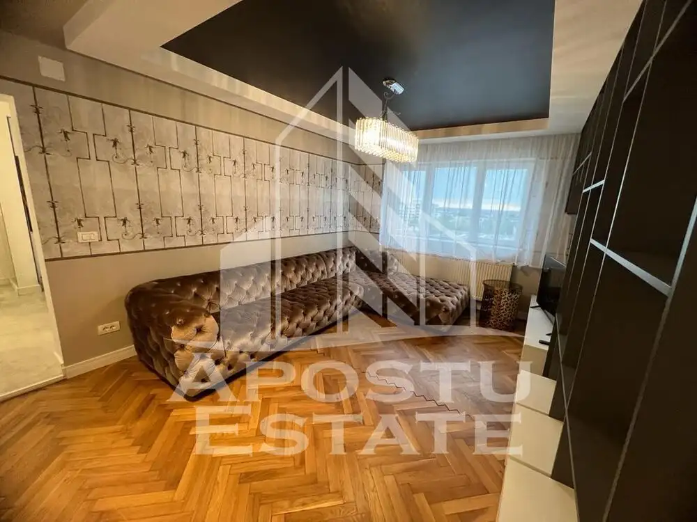 Apartament de LUX, cu 3 camere, semidecomandat, in zona Centrala