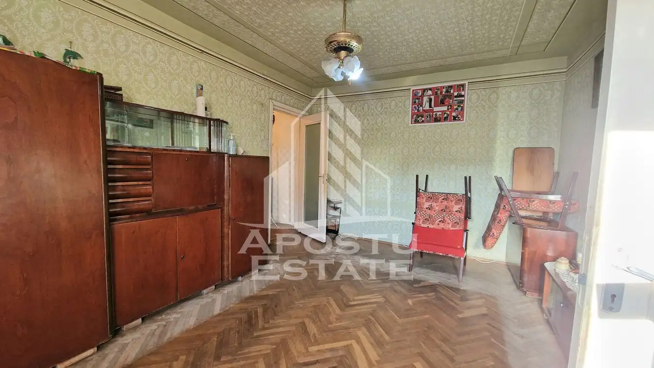 Apartament cu 3 camere, centrala proprie, etaj 3, zona Dacia