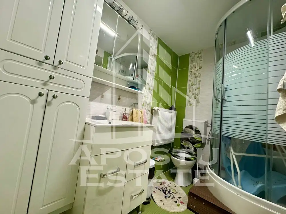 Apartament cu 3 camere, zona Sagului