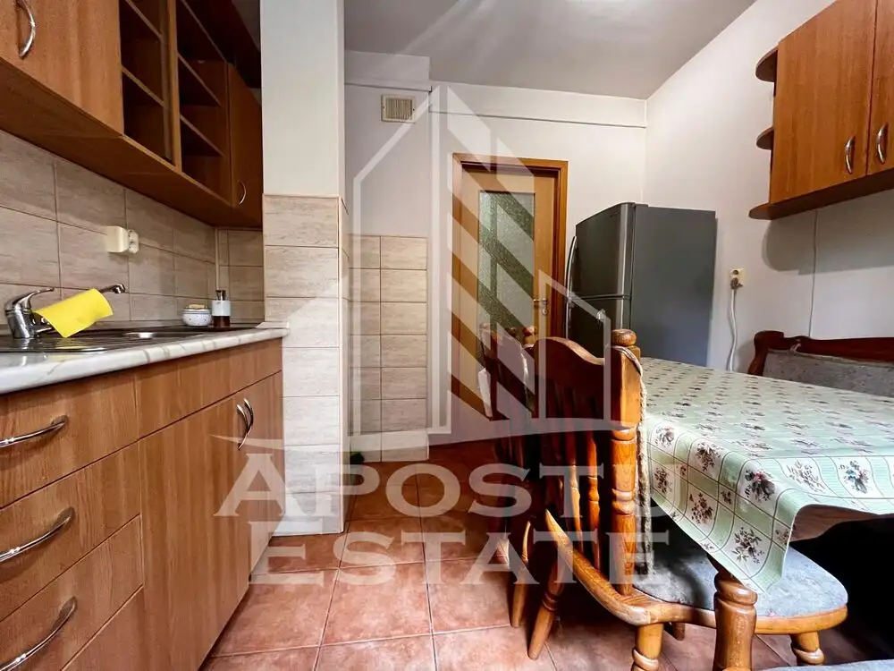 Apartament cu 3 camere, decomandat, in zona Sagului