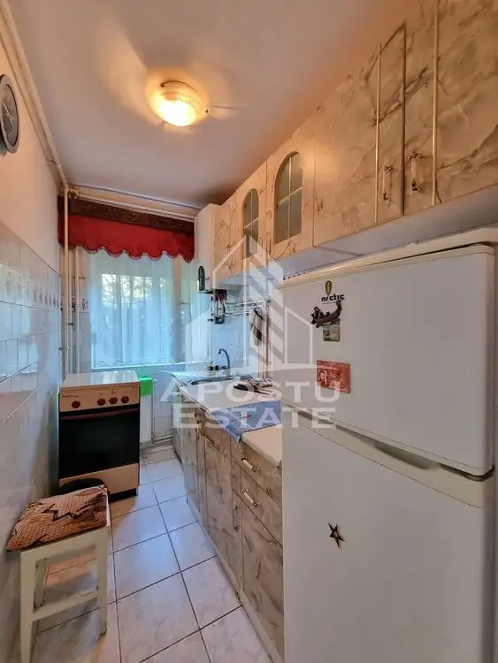 Apartament cu 3 camere, centrala proprie, zona Dacia