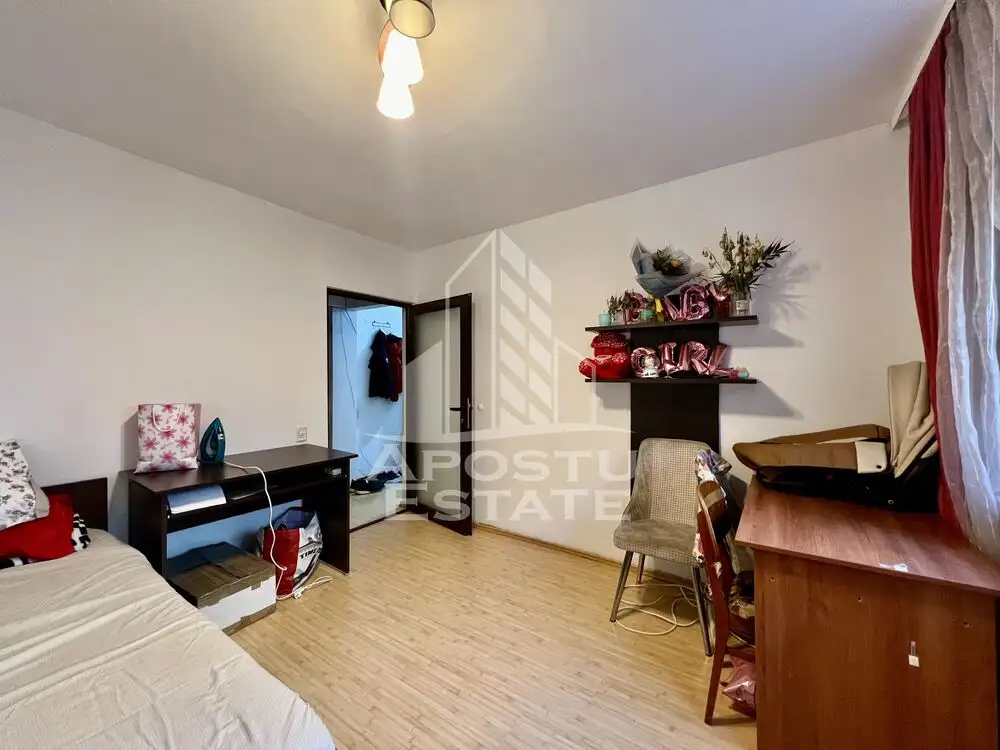 Apartament 2 camere, decomandat, etaj 1, Complexul Studentesc