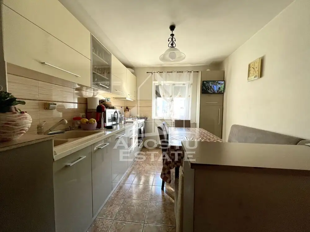 Apartament cu 3 camere, centrala proprie, zona Girocului