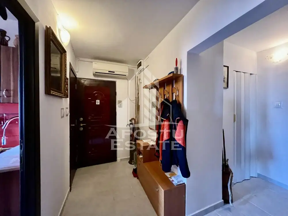 Apartament 3 camere, 2 bai, decomandat, balcon deschis, zona Lunei