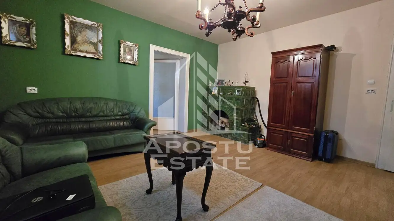 Casa individuala cu 5 camere si 3 bai, teren 1700 mp, Giarmata