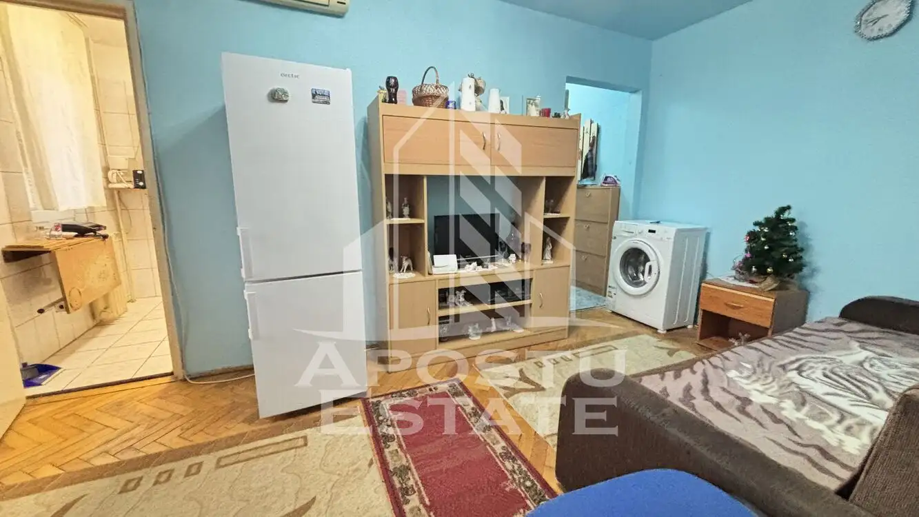 Apartament 2 camere, etaj 1, zona Sagului