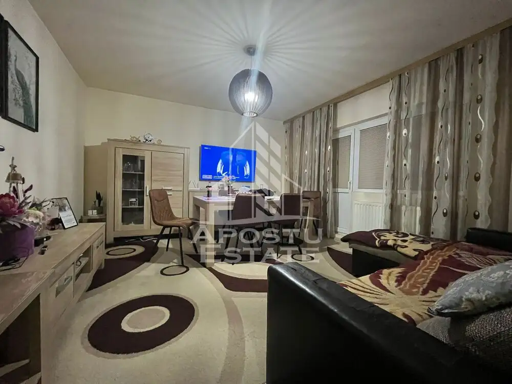 Apartament cu 3 camere, decomandat ,centrala proprie, zona Soarelui