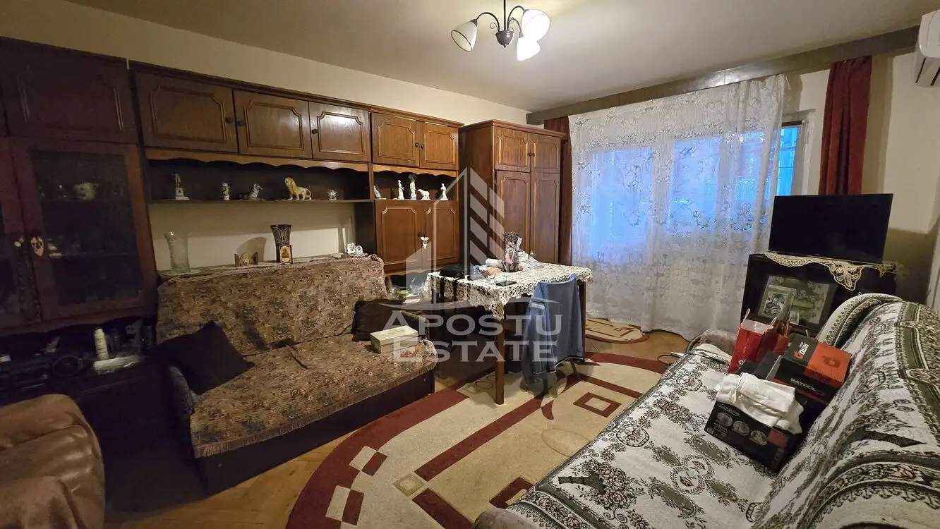 Apartament cu 3 camere, etaj 1, centrala proprie, zona Lipovei