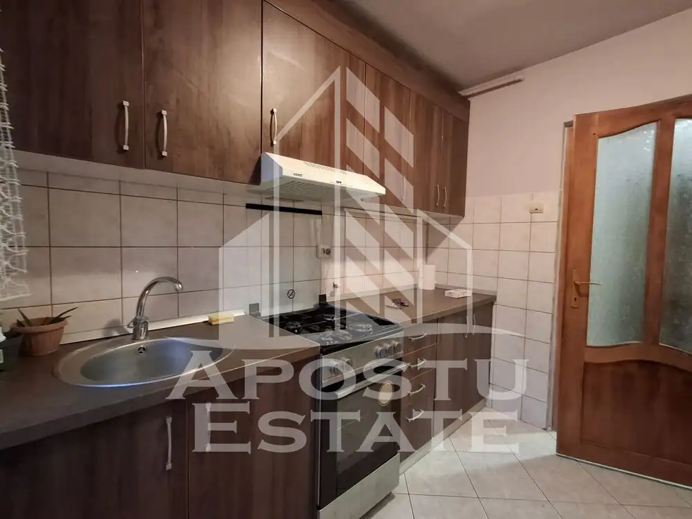 Apartament cu 2 camere semidecomandat centru