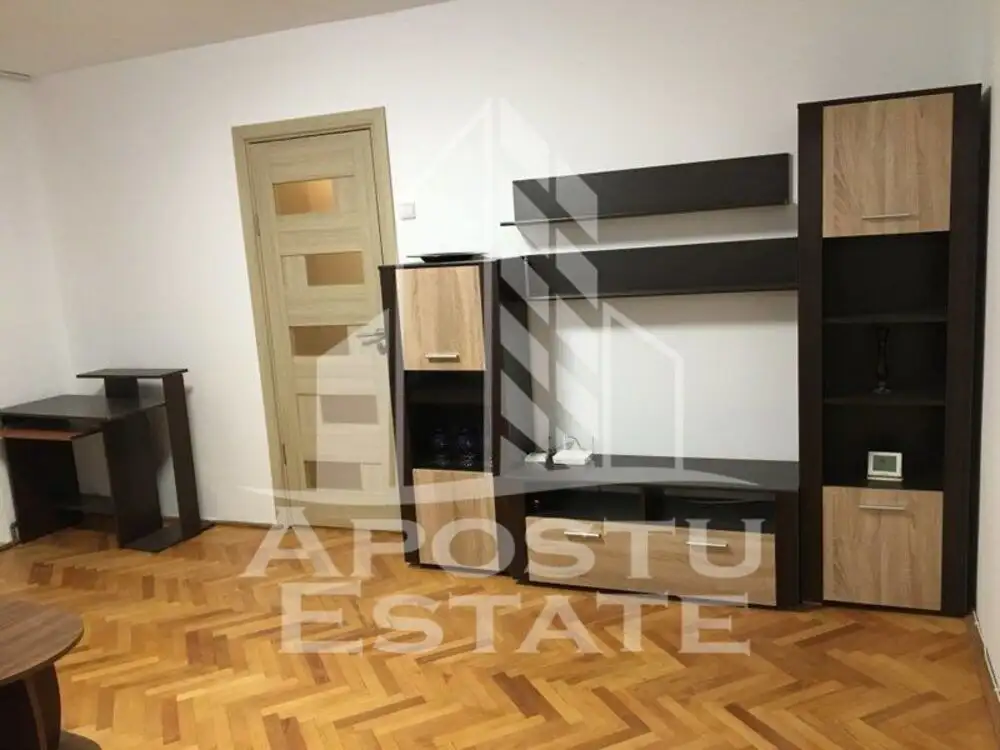 Apartament cu 3 camere, centrala termica, zona Circumvalatiunii