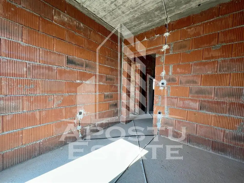 Triplex, teren 284mp, pompe caldura, zona Plopi