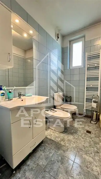 Apartament cu 3 camere decomandat in zona Medicina