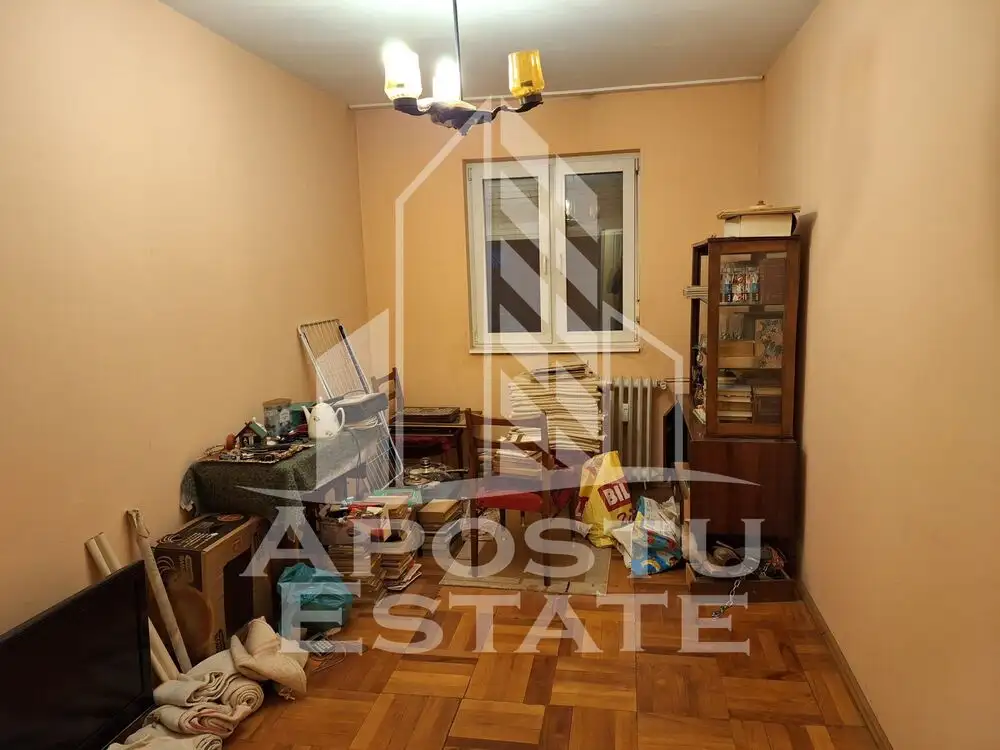 Apartament, 3 camere, semidecomandat, 50 mp utili, Aurel Vlaicu