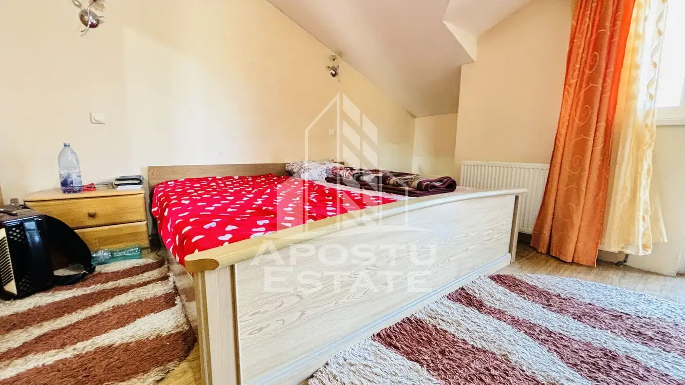 Casa cu 2 apartamente, centrala proprie, Zona Lunei