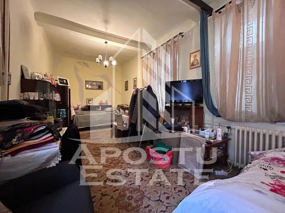 Apartament 3 camere, etaj intermediar in Piata Unirii