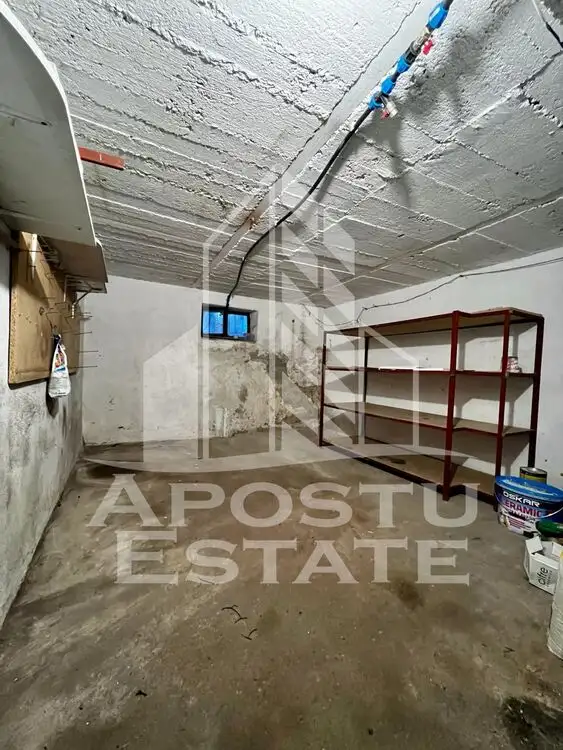 Apartament la curte cu 3 camere,108 mp,centrală proprie, zona Parneava