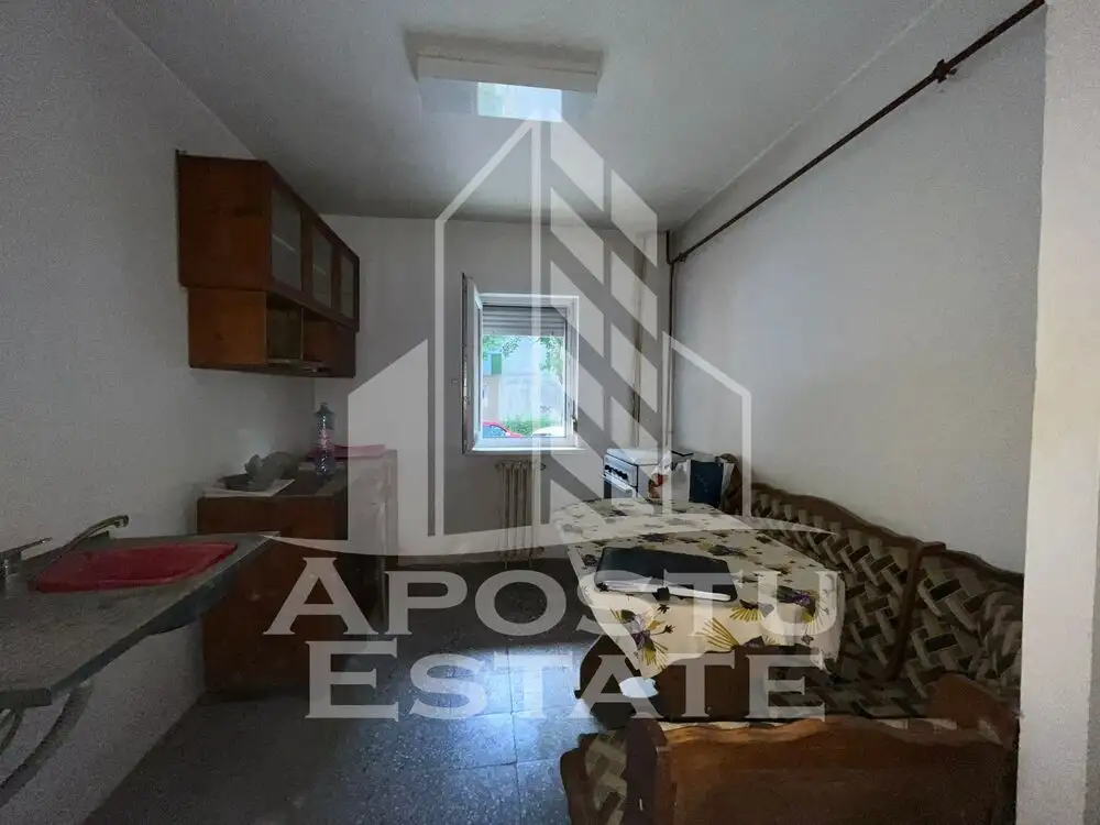 Apartament cu 2 camere, decomandat situat in zona Soarelui