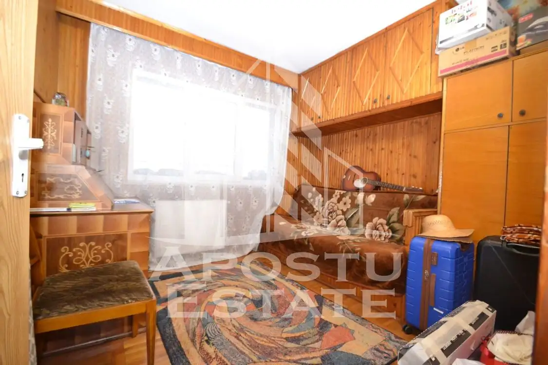 Apartament cu 3 camere, decomandat, etajul 2 ,in Calea Sagului