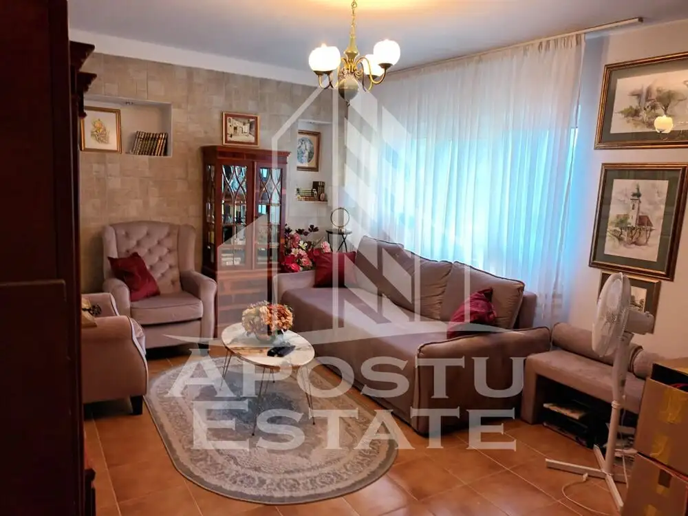 Apartament cu 3 camere si 2 bai, decomandat in zona Girocului