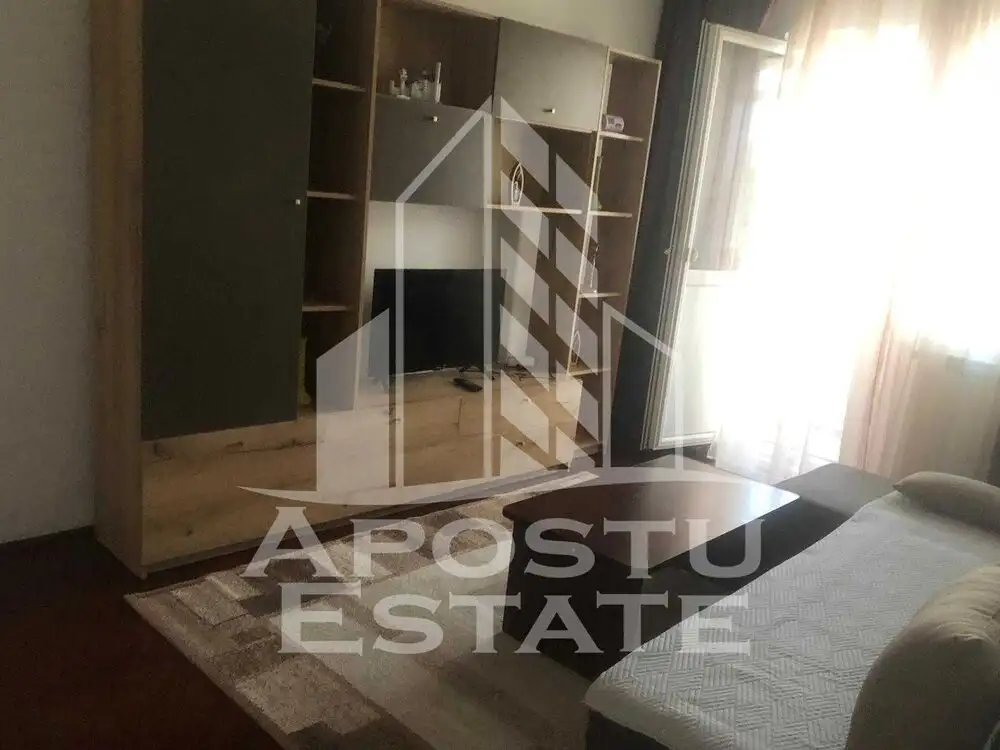 Apartament cu 3 camere, centala propie, zona Stadion