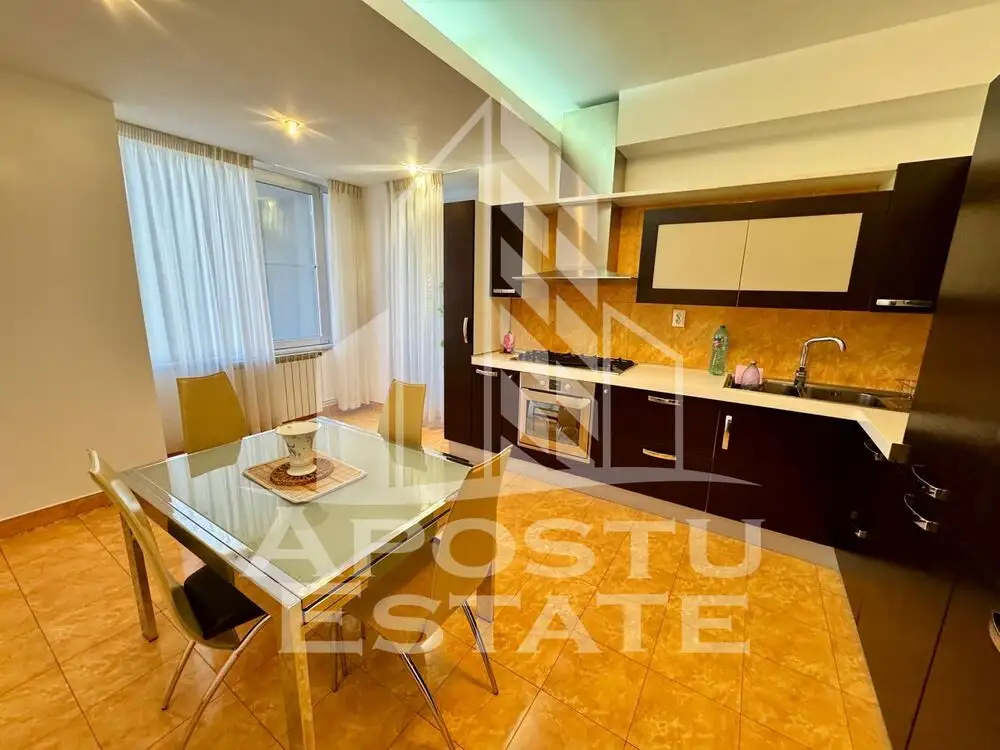 Apartament cu 3 camere semicentral cu o suprafata de 90 mp