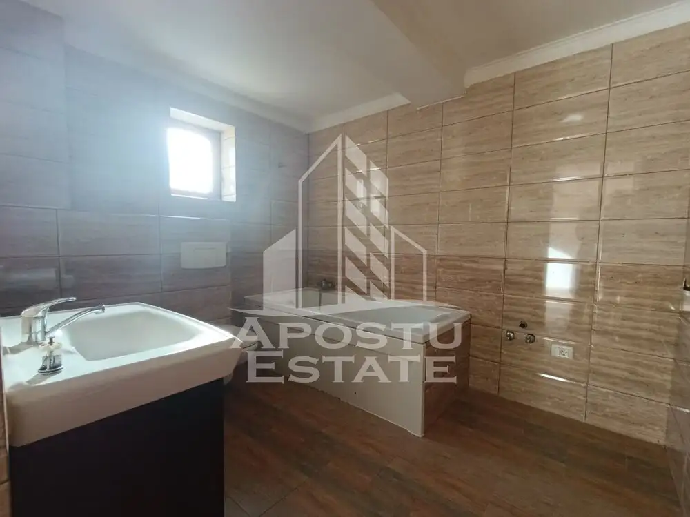 Casa P+1+M 9 camere, 3 bai, doua bucatarii, perfecta pentru investitie