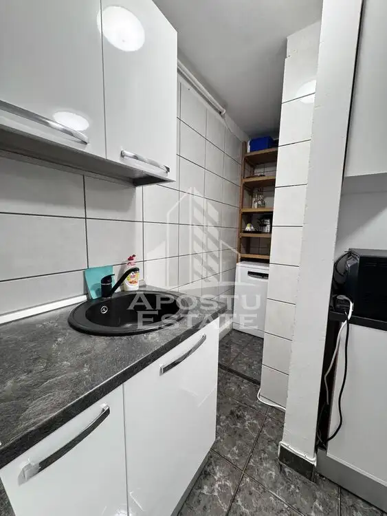 Apartament 4 camere,2 bai,centrala proprie