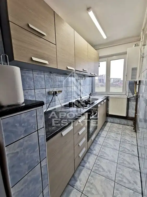 Apartament cu 3 camere, centrala proprie, etaj 3, zona Girocului