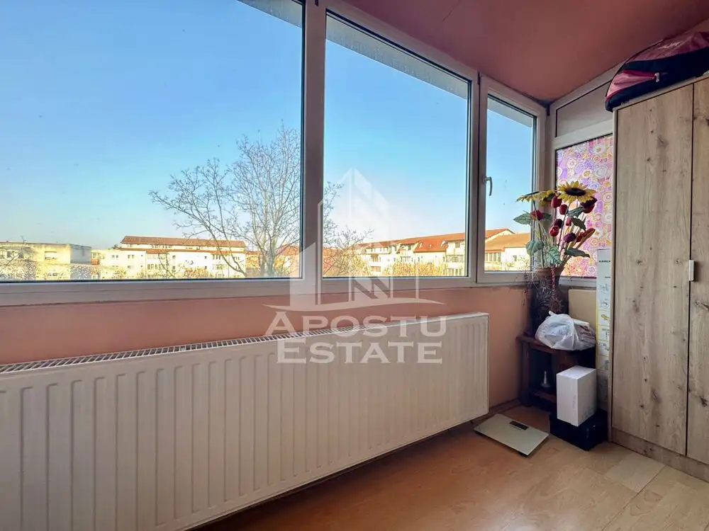 Apartament cu 3 camere, centrala proprie, calea Lipovei