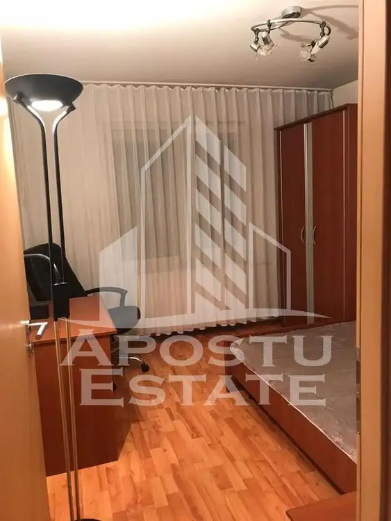 Apartament cu 4 camere in Complexul Studentesc