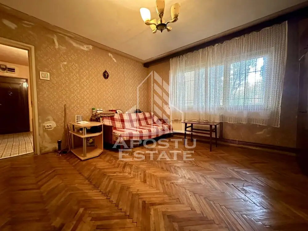 Apartament 3 camere, 2 bai, centrala proprie, zona Girocului