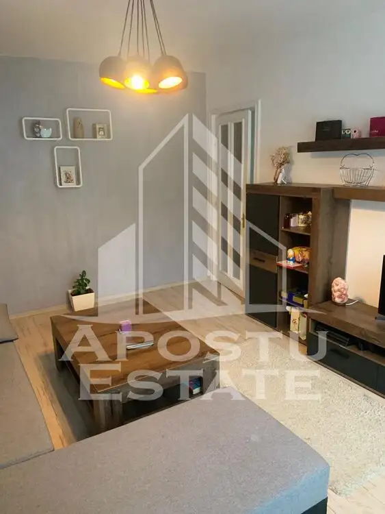 Apartament cu 3 camere, etajul 1, centrala proprie, zona Dacia