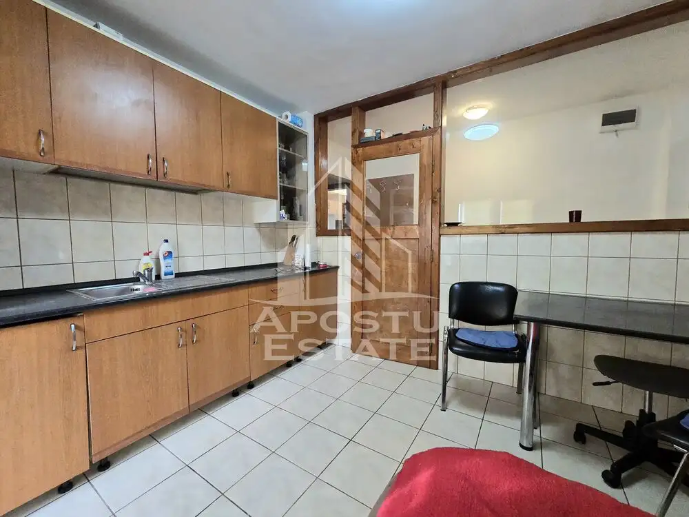 Apartament decomandat, 2 camere, etaj intermediar, Lipovei