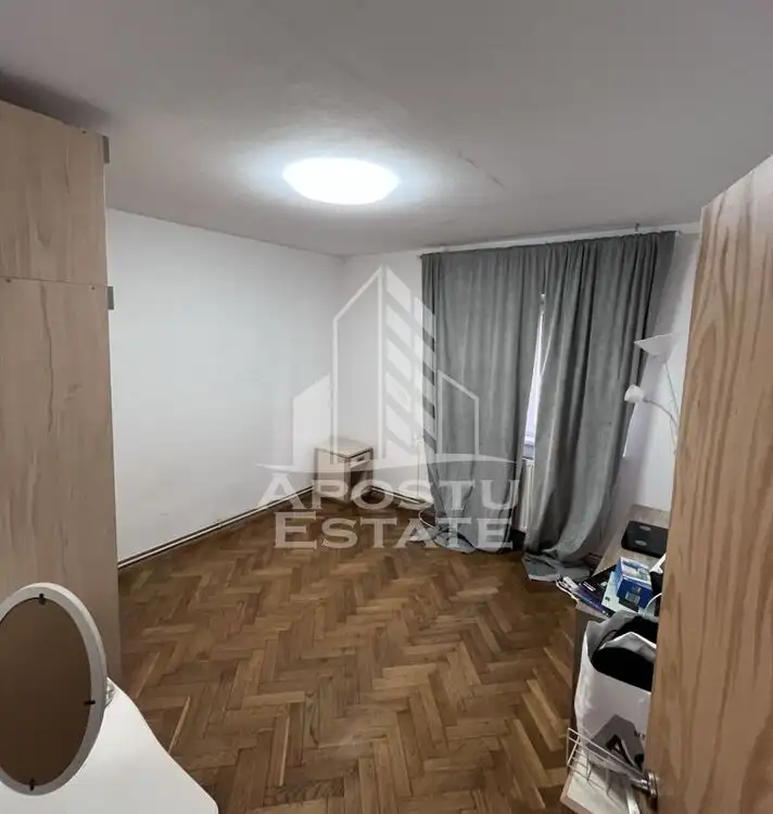 Apartament cu 3 camere, centrala proprie, zona Bucovina