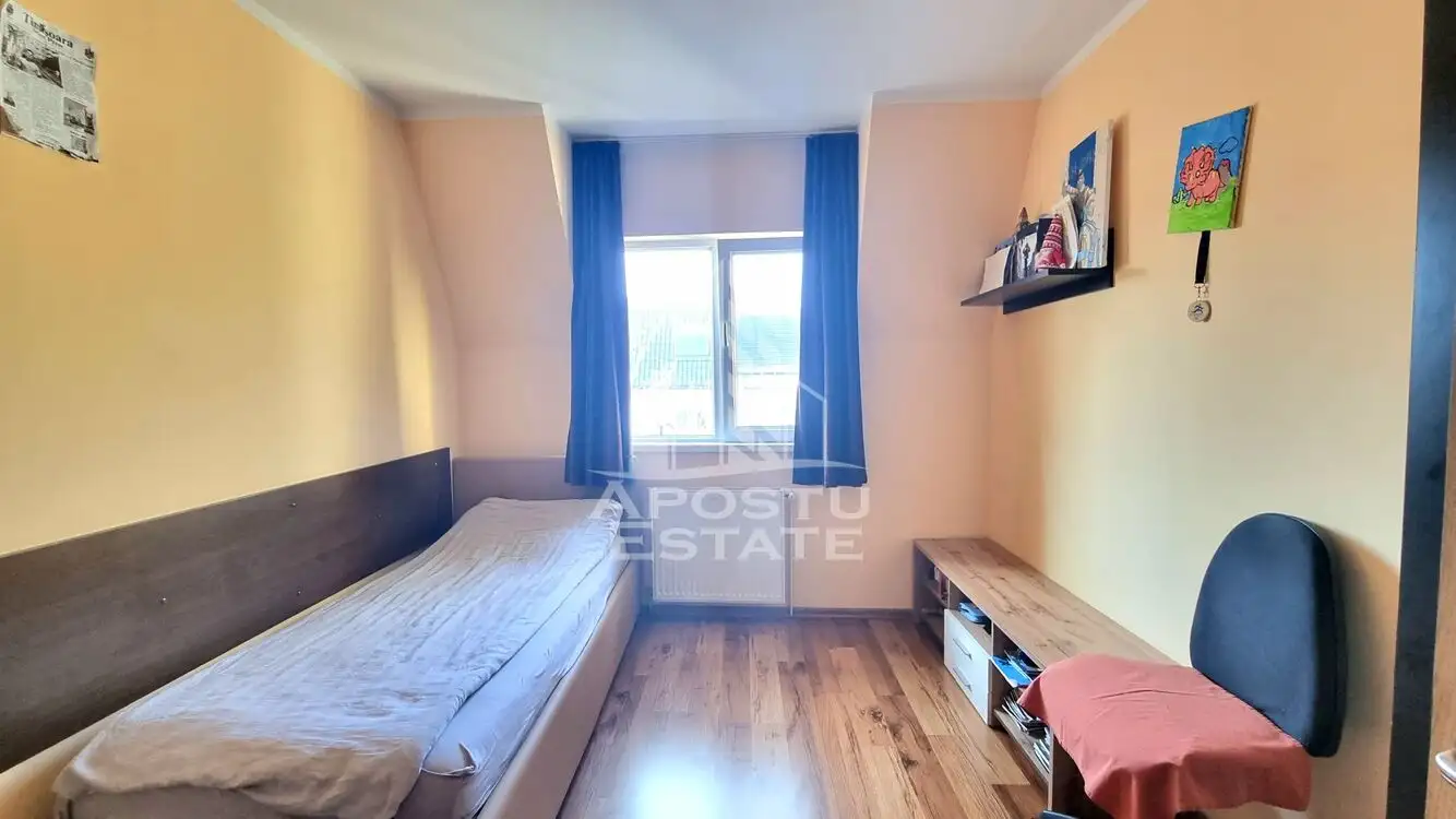 Apartament cu 3 camere, decomandat, centrala proprie, zona Lipovei