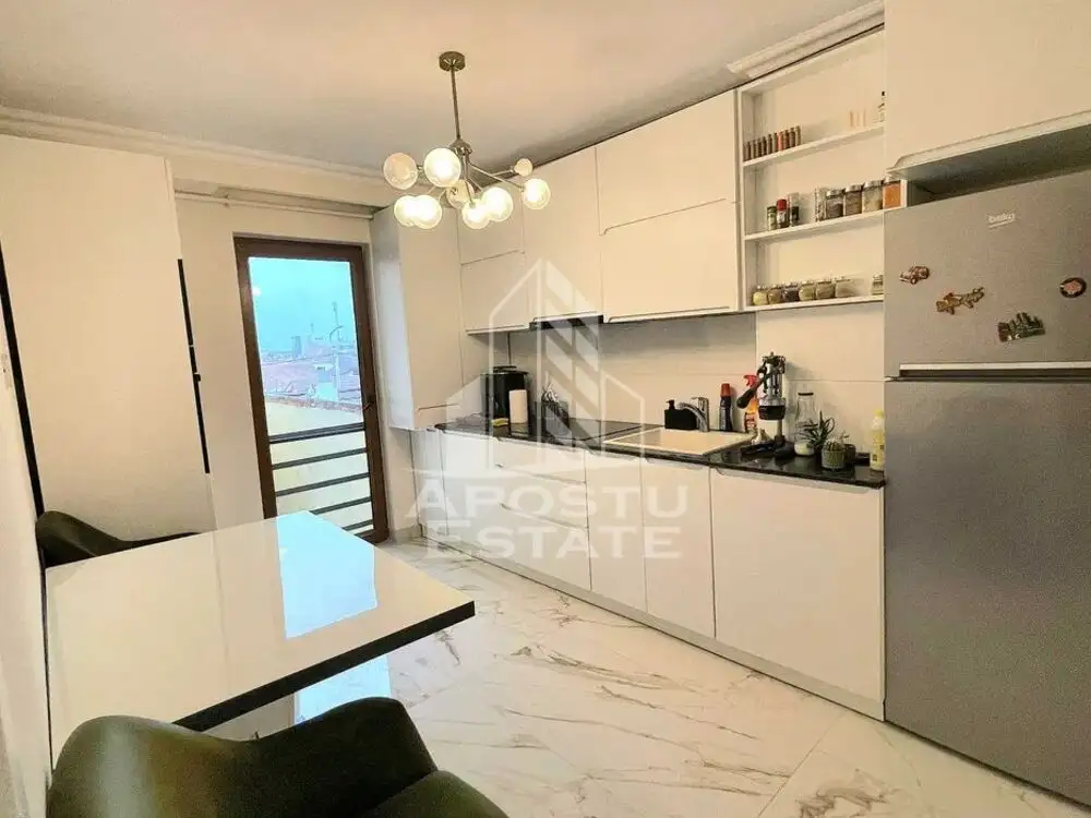 Apartament cu 2 camere, decomandat, zona Girocului