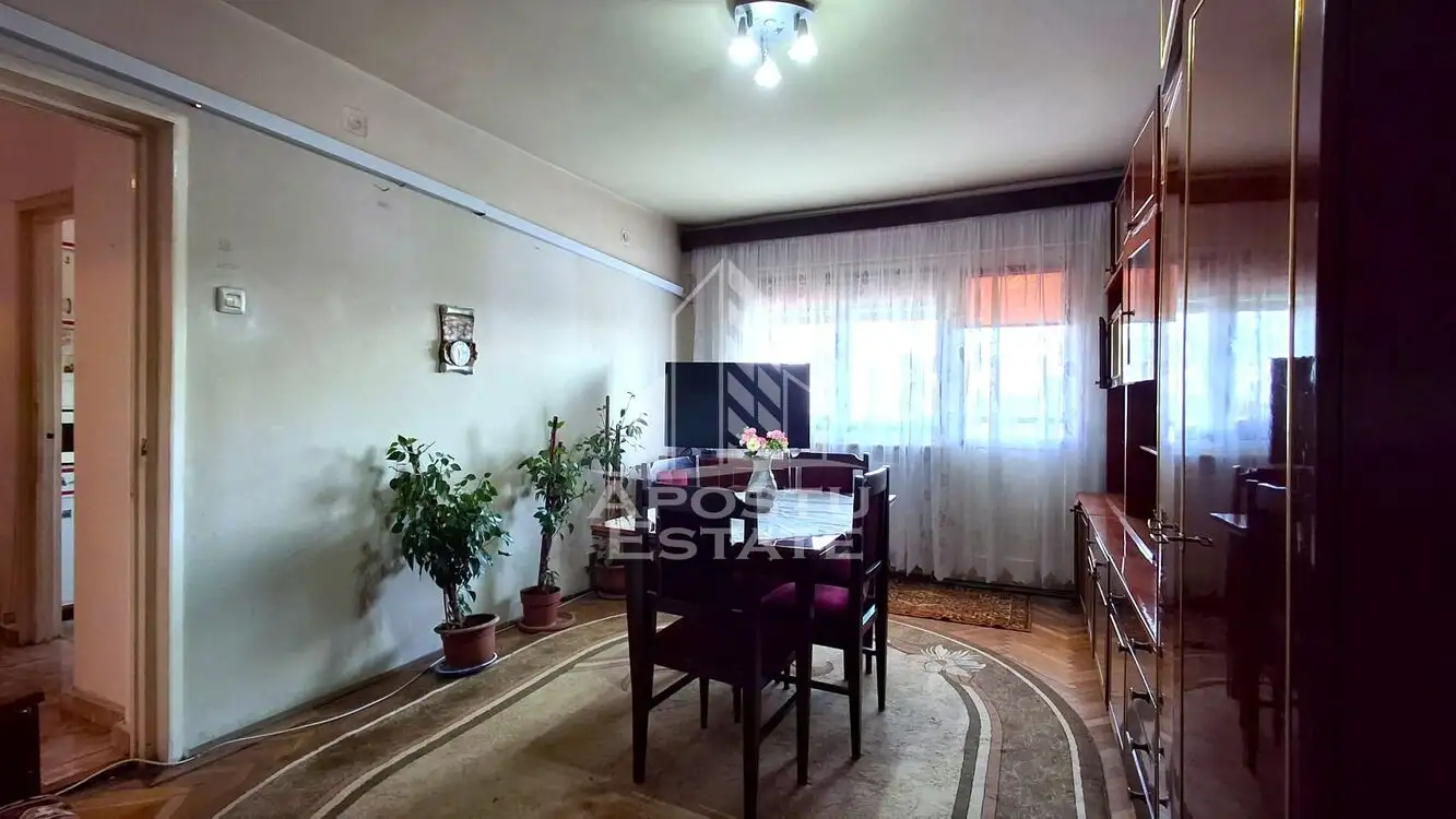 Apartament generos de vanzare 4 camere 80 mp utili