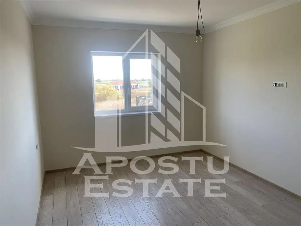 1/2 duplex deosebit situat in Mosnita Noua