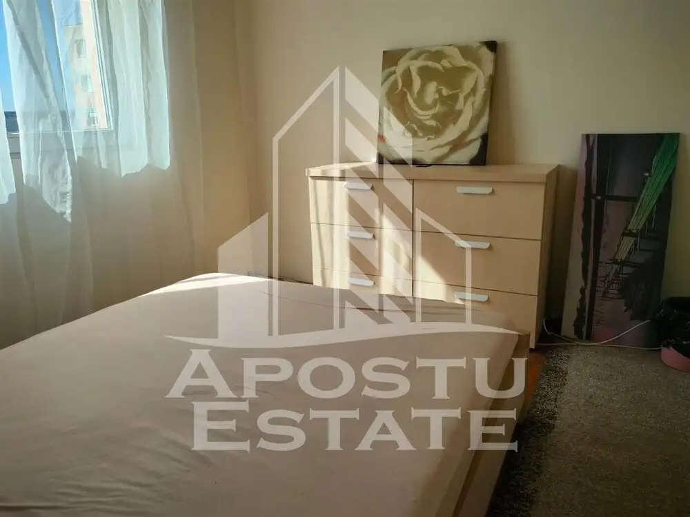 Apartament cu 2 camere semidecomandatin zona Vlaicu