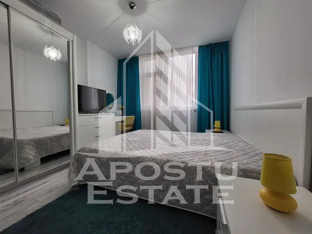 Apartament cu 3 camere, 2 bai si 2 balcoane in zona Ultracentrala