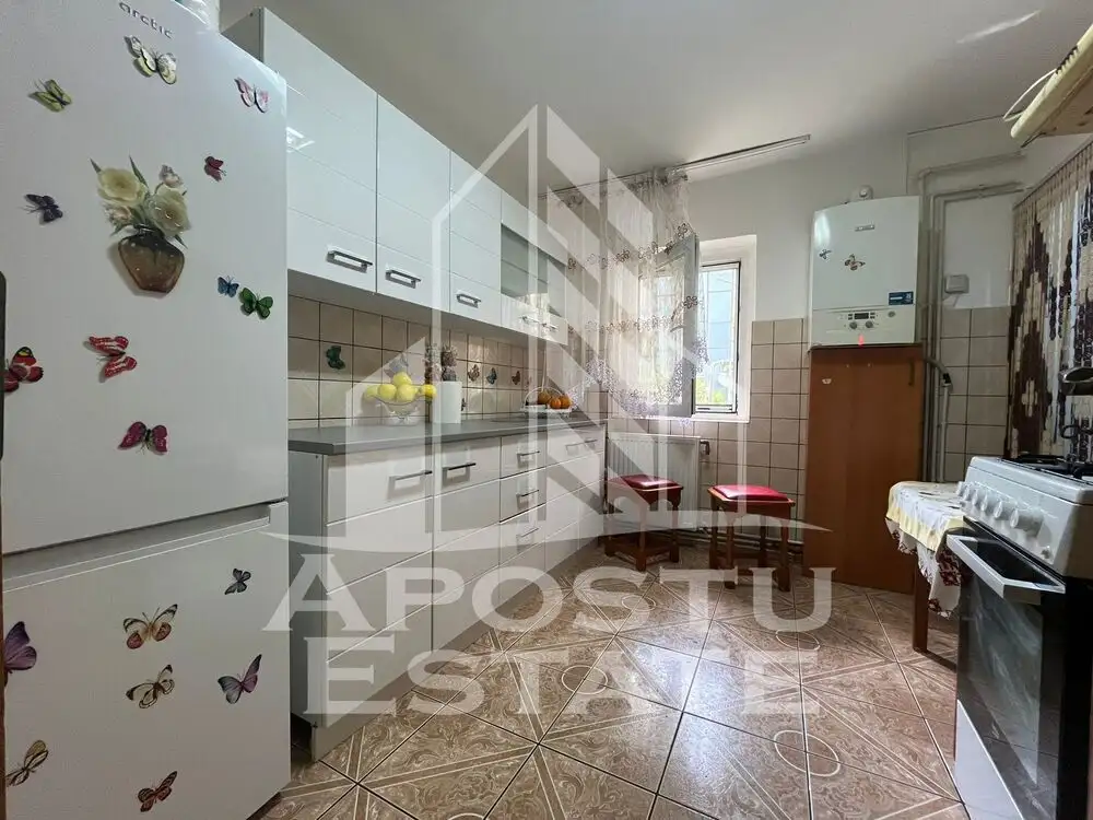 Apartament cu 2 camere, decomandat ,cu centrala proprie