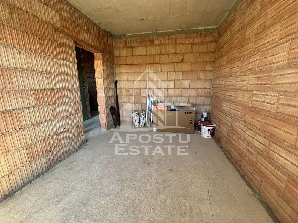 Jumatate de duplex cu 3 camere in Mosnita Veche, la rosu