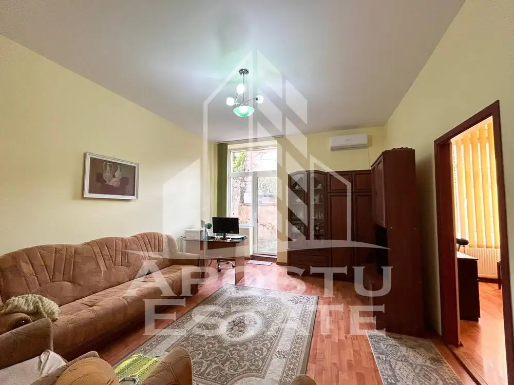 Apartament 3 camere, in Piata Maria la doar 500 m de centru