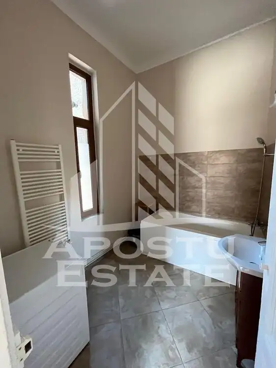 Apartament renovat complet in cladire reabilitata, Piata Unirii