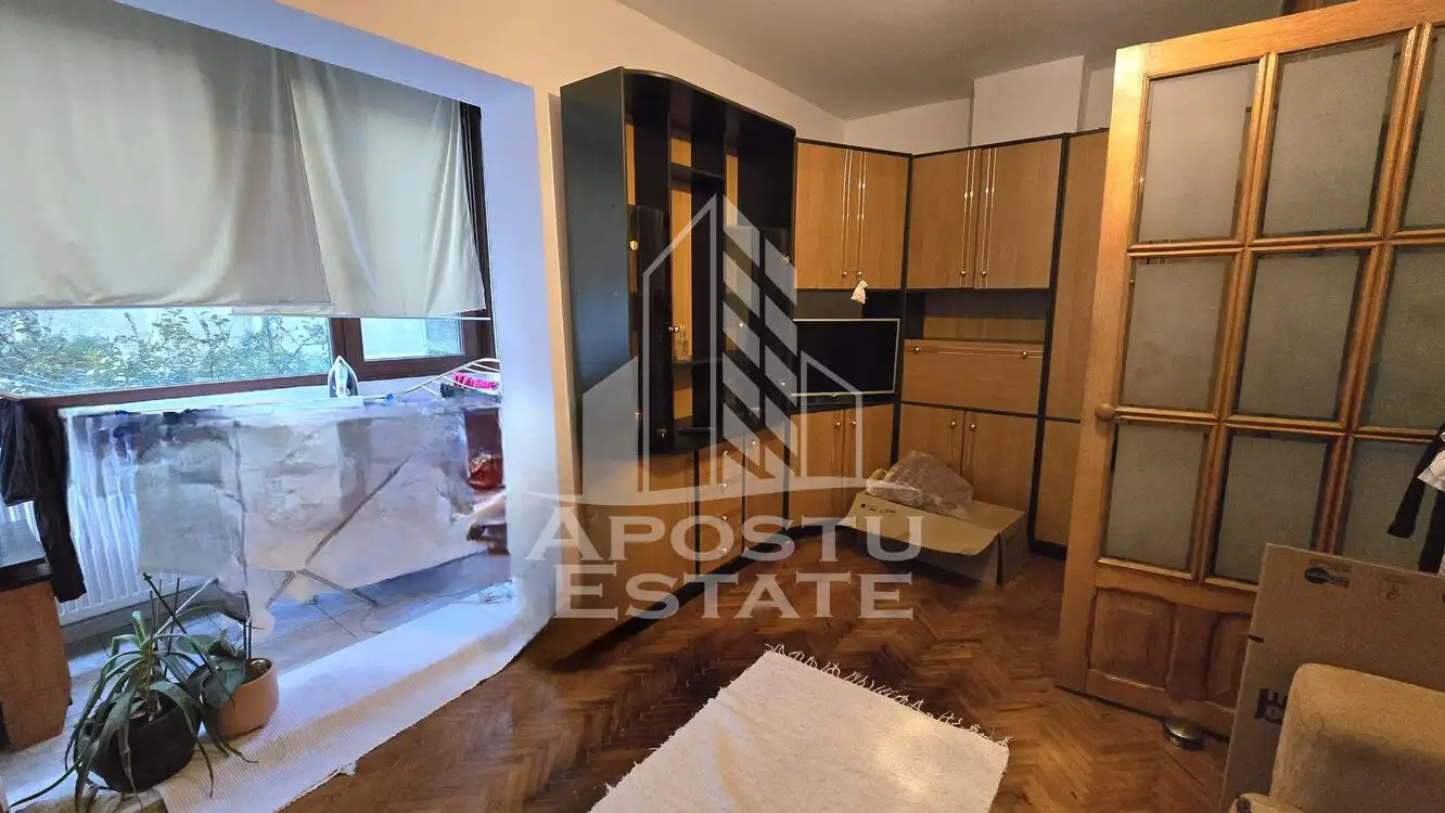 Apartament cu 2 camere, decomandat, centrala proprie, zona Lipovei