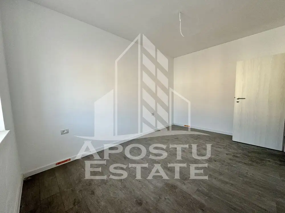 Apartament cu 2 camere etaj intermediar bucatarie separata zona Lidl