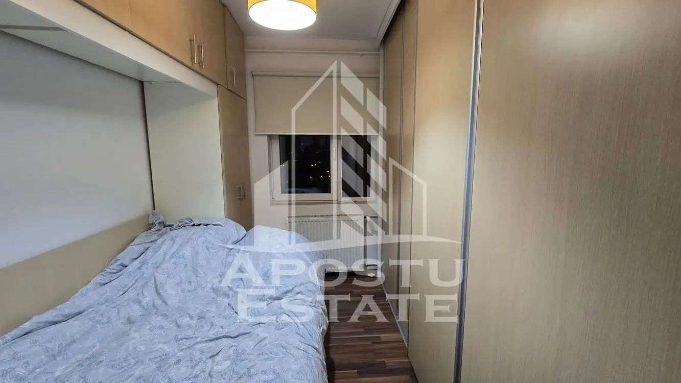 Apartament 3 camere, etaj intermediar, bloc cu lift, zona Iulius Mall