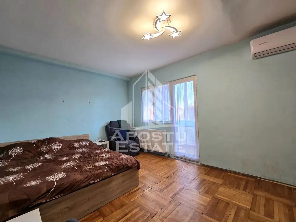 Apartament decomandat, cu 2 camere,centrala proprie, Lipovei