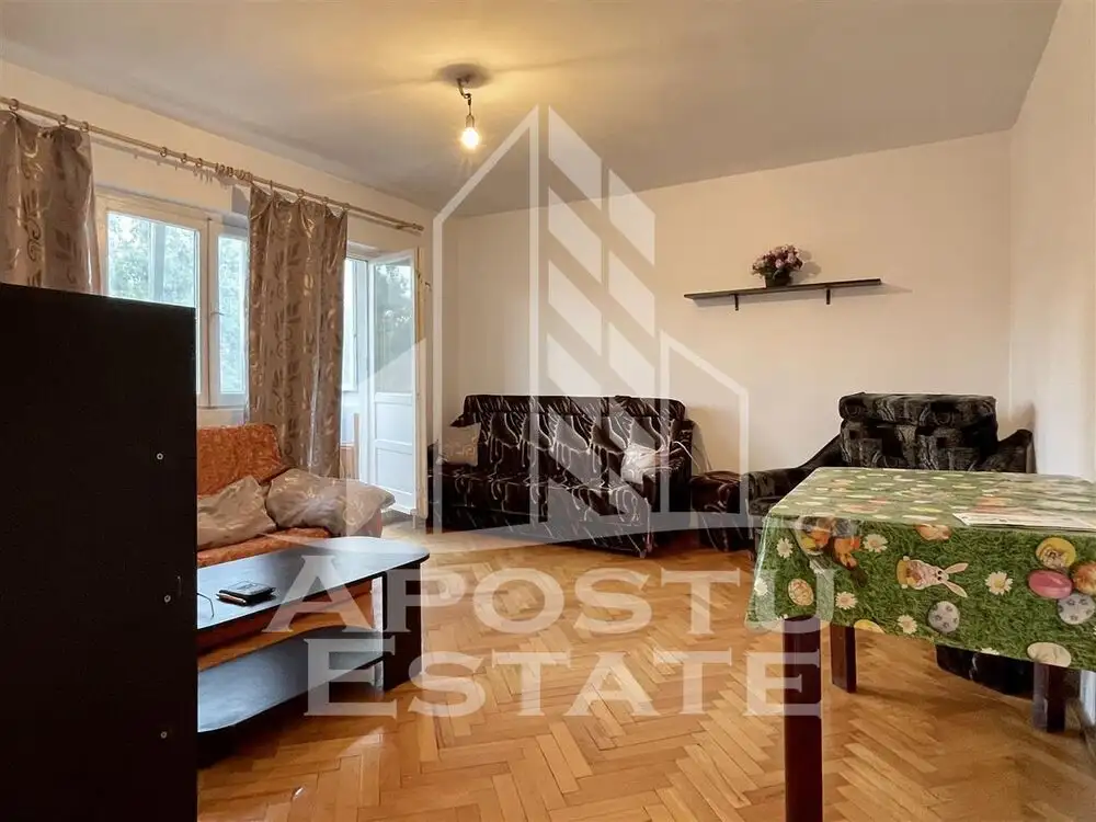 Apartament trei camere decomandat etaj intermediar